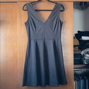 ⭐️ SALE ⭐️ H&M V NECK SKATER DRESS